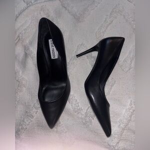 Steve Madden Classic Black Leather Pumps